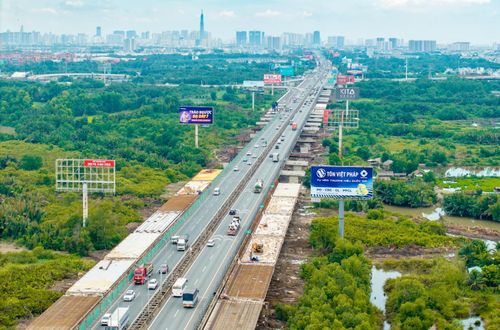 Toàn cảnh thi công mở rộng cao tốc TP.HCM - Long Thành.