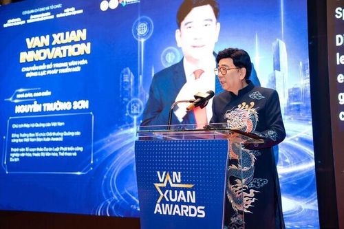 Đạo diễn Nguyễn Trường Sơn – Chủ tịch Hiệp hội Quảng cáo Việt Nam phát biểu tại sự kiện