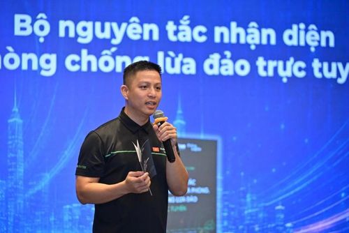 Ông Ngô Minh Hiếu, Giám đốc và nhà sáng lập của dự án phi lợi nhuận Chống Lừa Đảo, thành viên Hiệp hội An ninh mạng quốc gia chỉ cách xử lý trong 15 phút đầu khi nghi bị lừa đảo trực tuyến. Ảnh: BTC.