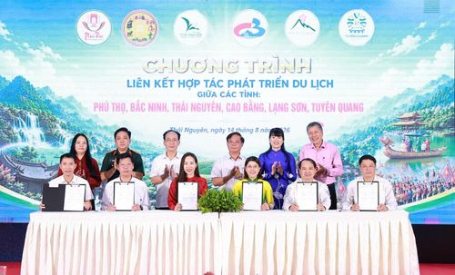 Lãnh đạo Sở Văn hóa, Thể thao và Du lịch 6 tỉnh ký biên bản liên kết hợp tác phát triển du lịch.