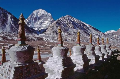 Núi Kailash, Tây Tạng. Nhiều Phật tử xem Kailash là trung tâm của trái đất và là biểu tượng cho thành tựu cao nhất của sự giác ngộ viên mãn. | Ảnh: Raimond Klavins.