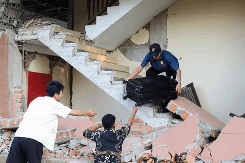 Ở Nagekeo có khoảng 2.000 người đã được sơ tán. Ảnh: Reuters