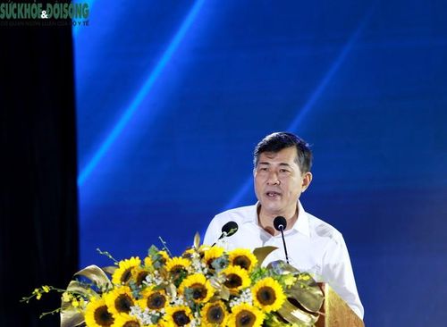 GS.TS Thái Văn Thành, Phó Chủ tịch UBND tỉnh Nghệ An, phát biểu tại Hội nghị Khoa học Bệnh viện Ung bướu Nghệ An lần thứ X. ẢNH: V. Đồng