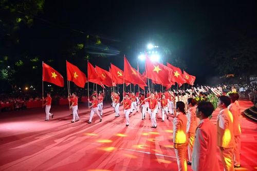Tối 15/8, chương trình nghệ thuật chính luận đặc biệt "81 mùa bình yên" của Công an Thủ đô đã diễn ra thành công tốt đẹp với ấn tượng khó quên