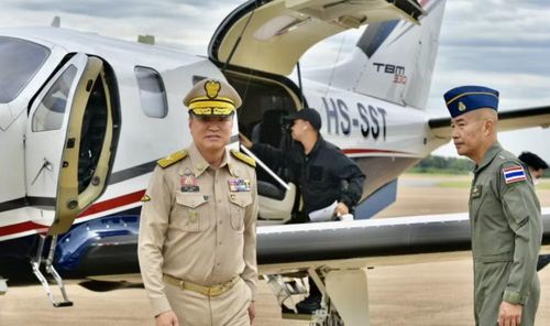 Thủ tướng Thái Lan cũng quan sát các màn trình diễn tác chiến không đối đất và không đối không tại căn cứ.