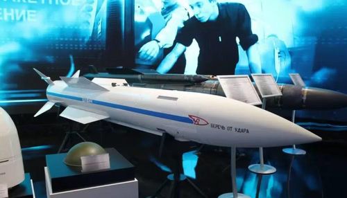 Rosoboronexport cho biết tên lửa có thể hoạt động cả ngày lẫn đêm, kể cả trong môi trường có các biện pháp đối phó điện tử.