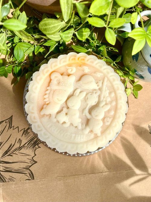 Bánh trung thu là “món quà” được người dân rất ưa thích dịp trung thu. Ảnh: T.B