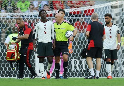  Milan khai thác hiệu quả khoảng trống giữa tuyến giữa và hàng thủ MU trong chiến thắng 4-2. 