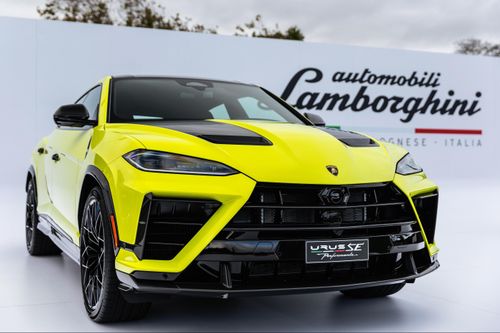  Ngoài ra, hãng cũng trưng bày mẫu SUV hybrid hiệu năng cao Lamborghini Urus SE Performante. Xe được trang bị động cơ V8 twin-turbo 4.0L và 1 động cơ điện, cho ra công suất tối đa 812 mã lực 