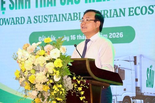 Thứ trưởng Bộ Nông nghiệp và Môi trường Võ Văn Hưng phát biểu tại diễn đàn
