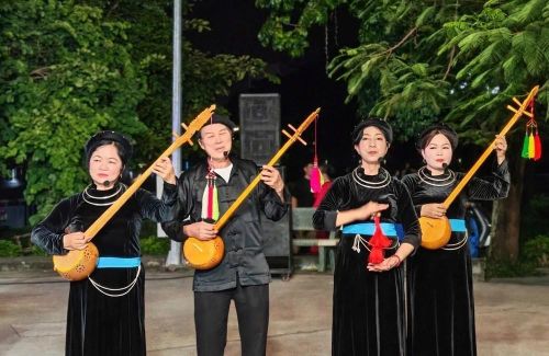 Góp mặt tại chương trình, Câu lạc bộ Hát Then, đàn Tính Thành Tuyên, trực thuộc Trung tâm Văn hóa và Điện ảnh tỉnh Tuyên Quang, mang đến những tiết mục đậm đà bản sắc văn hóa dân tộc
