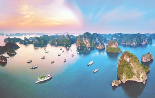 Di sản thiên nhiên thế giới Vịnh Hạ Long là điểm đến du lịch biển hàng đầu của Việt Nam, động lực quan trọng thúc đẩy phát triển kinh tế-xã hội của tỉnh Quảng Ninh.