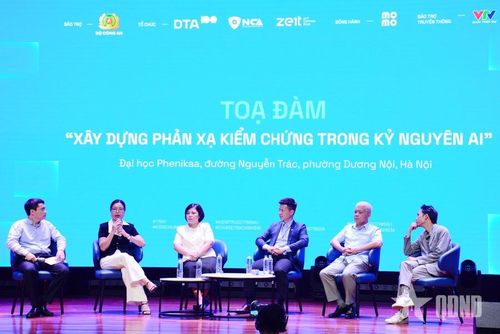 Các đại biểu tham gia tọa đàm trong Chiến dịch TinAI?