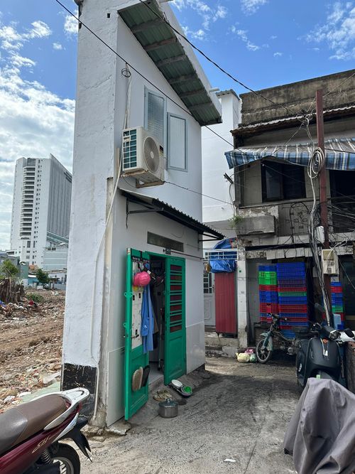 Căn nhà siêu mỏng chỉ khoảng 1,2m2 của chị Lý Mỹ Ngọc trên đường Vũ Tùng, phường Gia Định, TPHCM. ẢNH: THANH HIỀN
