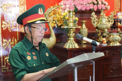  Ông Hoàng Văn Loan cảm ơn hội hỗ trợ và các tình nguyện viên. Ảnh: HOÀNG HÙNG 