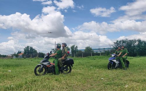 Đồng diều Khu công nghiệp Tân Bình không còn người tụ tập chơi thả diều. Ảnh: NGUYỄN TÂN