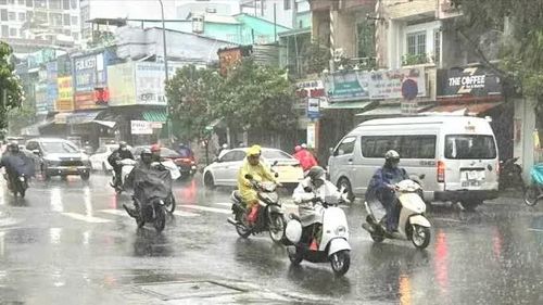Mưa ở khu vực phường Phú Thọ Hòa, TPHCM. Ảnh: T.H