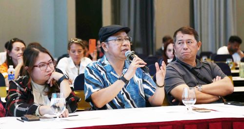 Các đại biểu, đại diện doanh nghiệp lữ hành nêu ý kiến, góp ý tại sự kiện