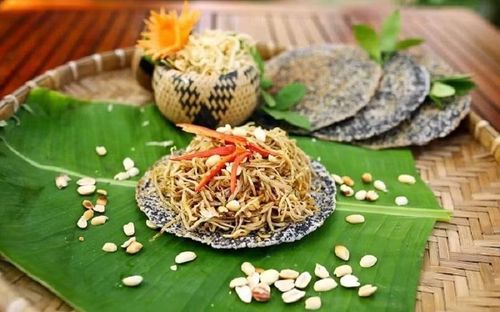 Nhút Thanh Chương vốn ra đời từ những ngày tháng khó khăn của người dân vùng Thanh Chương, khi mít non được đem thái sợi và muối mặn để tích trữ ăn dần. Qua thời gian, nhút Thanh Chương đã trở thành thức đặc sản dân dã được du khách khắp nơi săn đón. (Ảnh: Vinpearl)