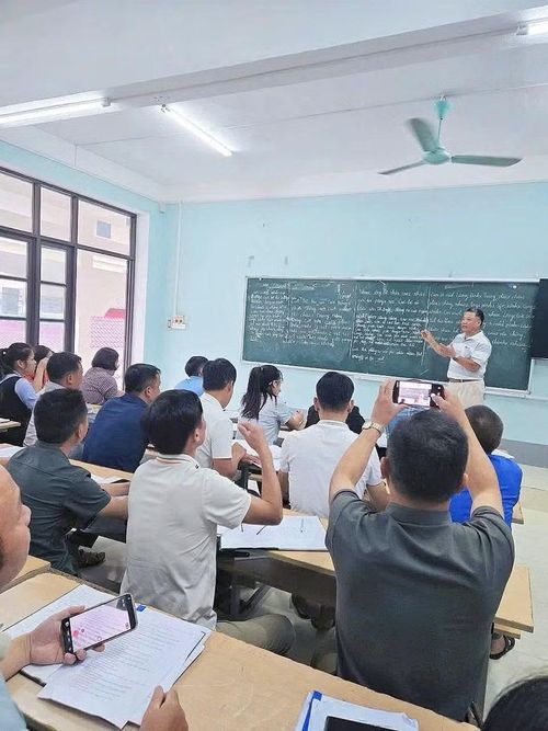 Việc giữ tiếng mẹ đẻ giúp học sinh vùng biên dễ dàng hơn với việc tiếp cận kiến thức.