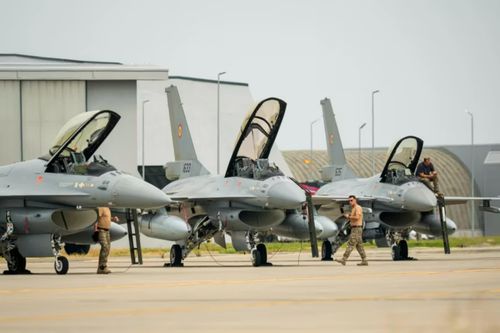 Tiêm kích F-16 trong một cuộc tập trận ở Căn cứ không quân Borcea 86, tại Borcea, Romania, ngày 7/8. (Nguồn: CNN)