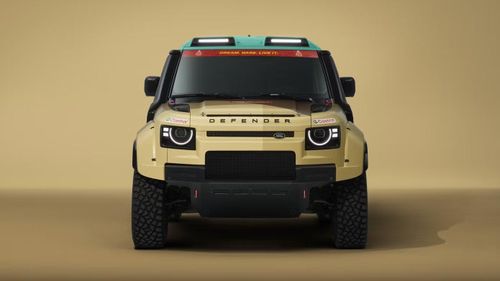 Xe đua địa hình D7X-R của đội đua Defender.