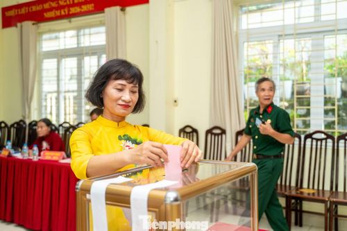 Theo báo cáo của tỉnh Quảng Ninh, có 174 thôn, bản, khu phố lựa chọn hình thức biểu quyết bằng giơ tay, chiếm 27,88%. 450 thôn, bản, khu phố thực hiện bỏ phiếu kín, chiếm 72,12%. Về thời gian tổ chức, có 486 thôn, bản, khu phố tiến hành bầu cử cả ngày và 138 thôn, bản, khu phố tổ chức trong buổi sáng.
