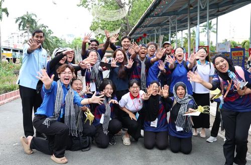 Mùa hè này, các bạn thanh niên quốc tế đã chung tay với thanh niên thành phố thực hiện các phần việc, công trình tình nguyện tại xã Kim Long và hai phường Phú Lợi, Trung Mỹ Tây (TPHCM).