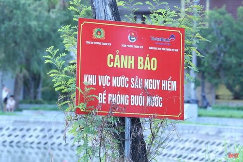 Hiện nay, tại một số vị trí mực nước sâu trên 2m, chính quyền địa phương đã cắm biển cảnh báo. Tuy nhiên, về lâu dài, khu vực hồ điều hòa Nam Hà vẫn cần được lắp đặt lan can để tạo khoảng cách an toàn với mặt nước, nhất là tại những vị trí trẻ em thường xuyên vui chơi, qua đó chủ động phòng ngừa nguy cơ đuối nước.