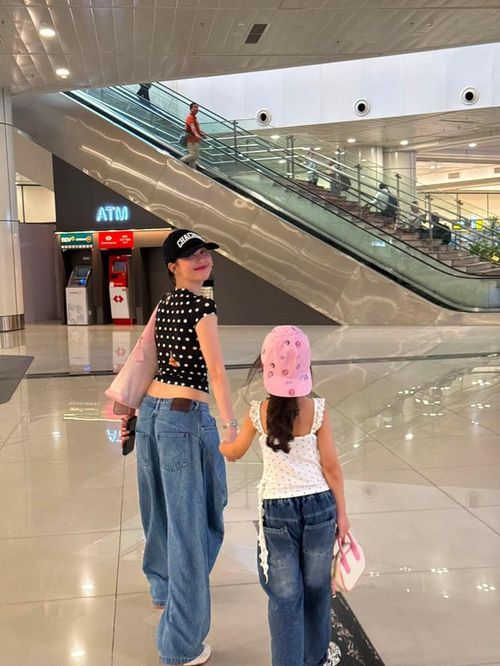 Khoảnh khắc giản dị của Ngọc Trinh. Ảnh: FBNV