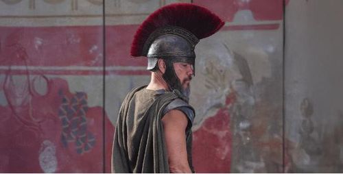 Sau thành công vang dội của Oppenheimer, Christopher Nolan trở lại với một dự án quy mô sử thi: The Odyssey, chuyển thể từ thiên sử thi nổi tiếng của Homer. Phim kể về hành trình Odysseus trở về quê nhà sau cuộc chiến thành Troy kéo dài một thập kỷ. Đáng chú ý, chuyến trở về cũng kéo dài thêm mười năm với hàng loạt biến cố nguy hiểm. Dàn sao của The Odyssey khiến dự án càng được mong đợi khi quy tụ Tom Holland, Anne Hathaway, Robert Pattinson, Zendaya, Lupita Nyong'o, Charlize Theron và Matt Damon trong vai Odysseus.