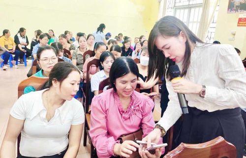 Hội viên, phụ nữ Quảng Ninh được trang bị những kỹ năng số thiết yếu, gắn trực tiếp với nhu cầu hằng ngày.