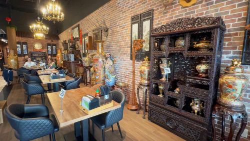 Không gian bài trí đặc thù văn hóa Việt Nam tại một cơ sở của chuỗi nhà hàng Linh Anh
