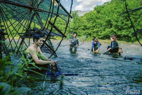 Cuộc sống của đồng bào dân tộc Thái gắn liền với sông suối. 