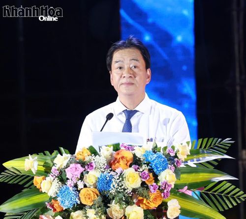 Phó Chủ tịch Thường trực UBND tỉnh Khánh Hòa Nguyễn Long Biên phát biểu tại lễ khai mạc.