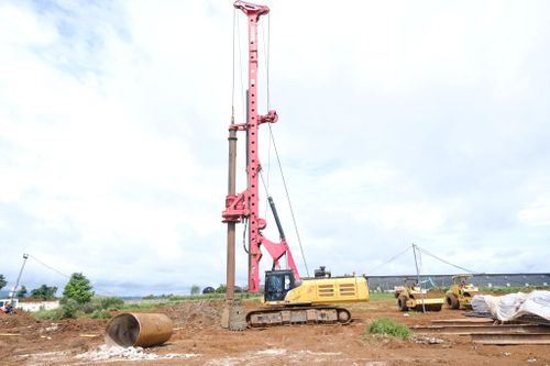 Đơn vị thi công triển khai thi công nền móng, cọc khoan nhồi các cầu vượt cao tốc Bảo Lộc - Liên Khương tại nút giao Phú Hội
