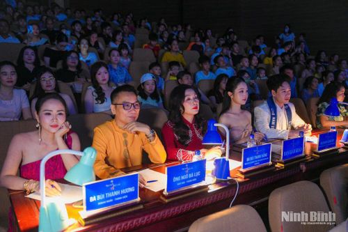 Ban Giám khảo tại vòng sơ khảo.