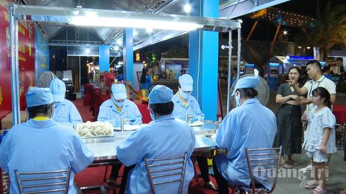 Yến sào Khánh Hòa, một sản phẩm Thương hiệu quốc gia, được giới thiệu tại ngày hội - Ảnh: L.T