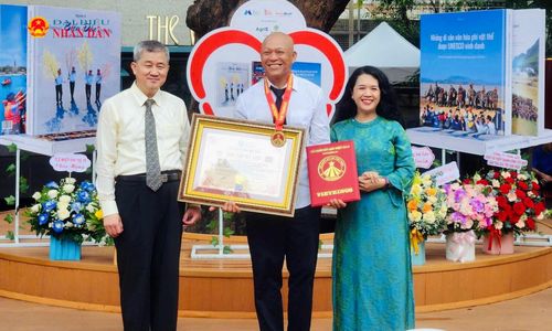 Tổ chức Kỷ lục Việt Nam ghi nhận tôn vinh đối với Nghệ sĩ nhiếp ảnh Nguyễn Á