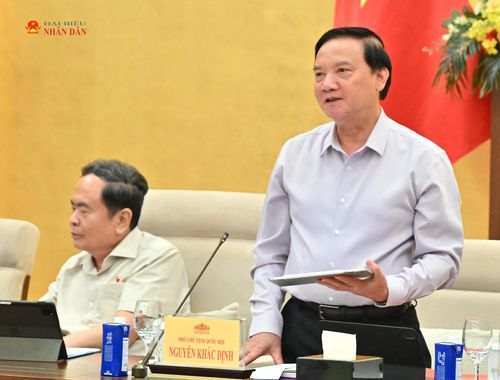 Phó Chủ tịch Quốc hội Nguyễn Khắc Định phát biểu. Ảnh: Quang Khánh