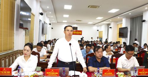 Đồng chí Nguyễn Quang Hưng, Ủy viên Ban Thường vụ Tỉnh ủy, Bí thư Đảng ủy, Chủ tịch HDND phường Điện Biên Phủ phát biểu tại buổi làm việc. Ảnh ĐBP