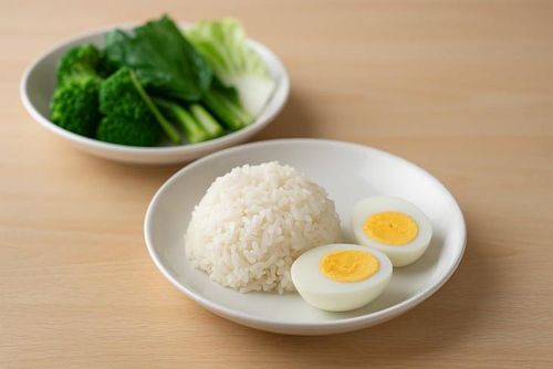 Chế độ ăn rau xanh giúp tốt cho người bệnh trĩ. Ảnh: TN