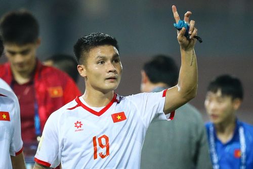  Quang Hải và đồng đội sẽ trở về Hà Nội, có hai ngày nghỉ trước khi gặp lại Malaysia ở bán kết lượt về vào tối 19/8 trên sân Mỹ Đình. 