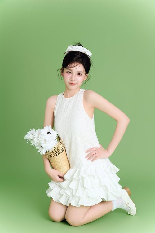 Đây là lần đầu Lưu Ly đảm nhận vai nữ chính (thời trẻ) trên màn ảnh. Trong phim, cô vào vai Phương - một cô gái thông minh, có thành tích học tập tốt và sống lý trí. Phương không dễ dàng khuất phục trước hoàn cảnh, đồng thời sẵn sàng đứng ra bảo vệ những người mình yêu thương dù phải đối mặt với không ít khó khăn, thử thách.