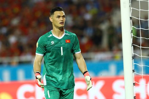  Lê Giang Patrik cùng hàng thủ Việt Nam cần giữ sự tập trung trong giai đoạn đầu, khi một bàn thắng sớm có thể giúp Malaysia sống lại hy vọng lội ngược dòng. Ảnh: Minh Chiến. 