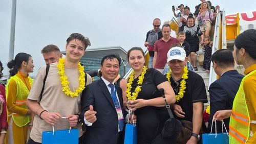 Du khách quốc tế đến sân bay Cam Ranh, Khánh Hòa