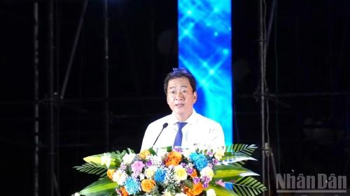Phó Chủ tịch Thường trực Ủy ban nhân dân tỉnh Khánh Hòa Nguyễn Long Biên phát biểu khai mạc. (Ảnh: HƯƠNG GIANG)