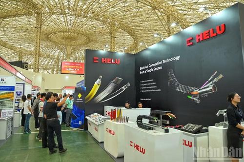 Kinh tế số đang mở ra dư địa tăng trưởng mới nhưng từ tiềm năng đến giá trị vẫn còn một khoảng cách không nhỏ. (Ảnh: AN NGUYÊN)