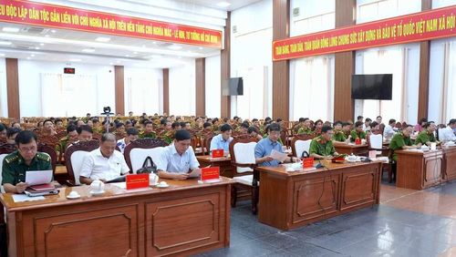 Các đại biểu tham dự Hội nghị. (Ảnh: HỮU ĐỆ)