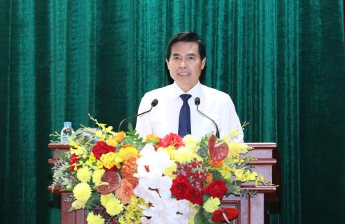 Đồng chí Hoàng Quốc Khánh, Ủy viên Trung ương Đảng, Bí thư Tỉnh ủy Lạng Sơn phát biểu chỉ đạo hội nghị. (Ảnh: AT)